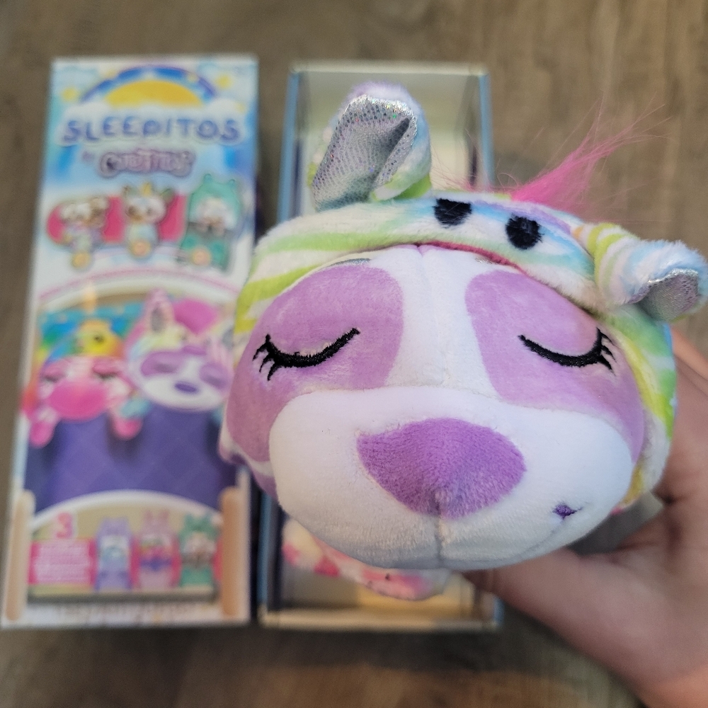 SLEEPITOS BY CUTEITOS PURPLE SLOTH. BRAND NEW BUT CUT ON FRONT OF BOX